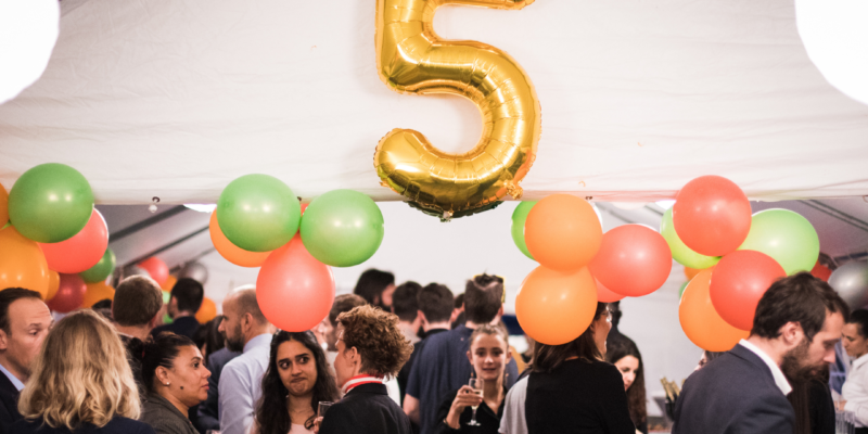 Anniversaire entreprise : le théâtre immersif, l’activité parfaite !